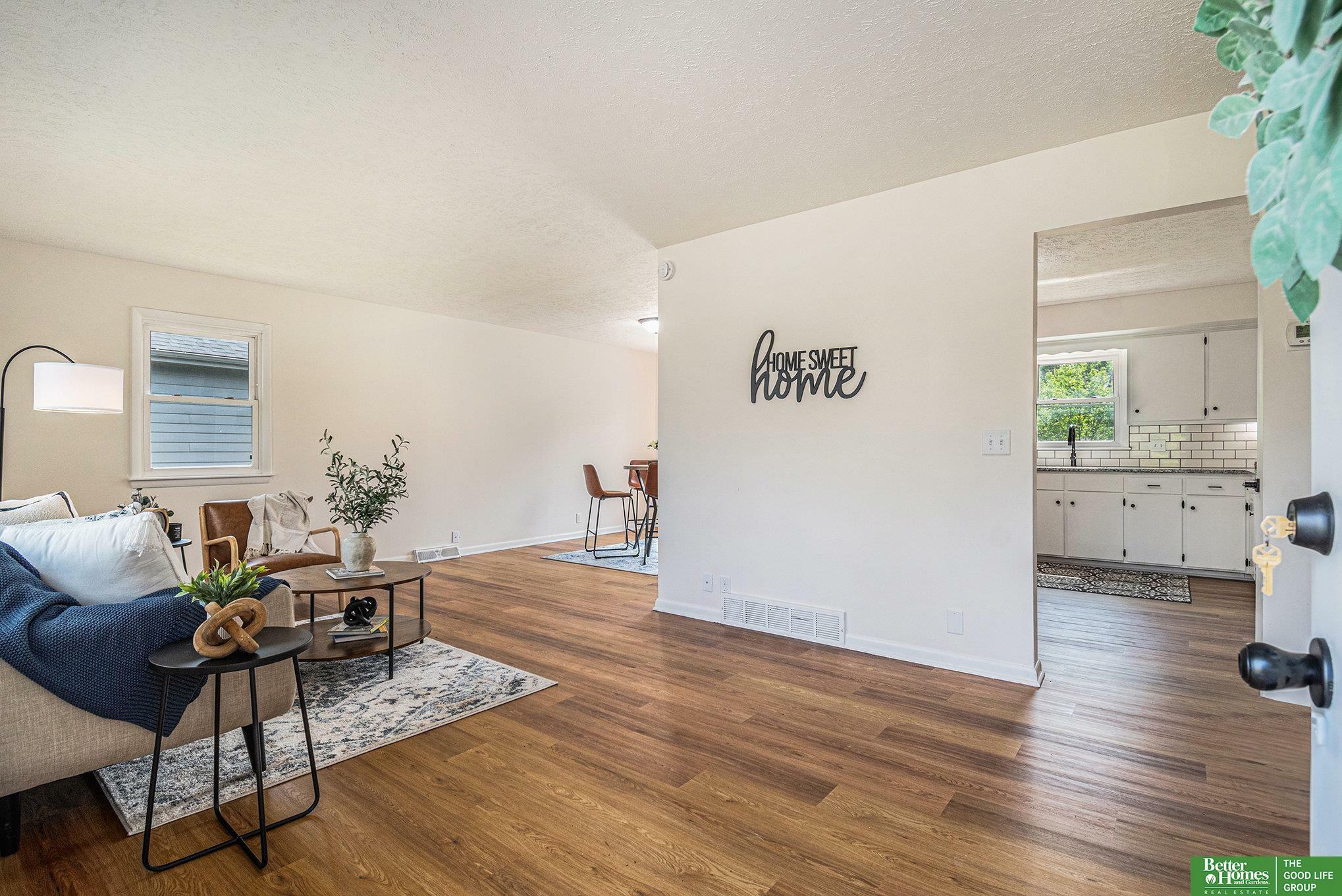 Property Photo: 807 S Grandview Avenue NE 68046