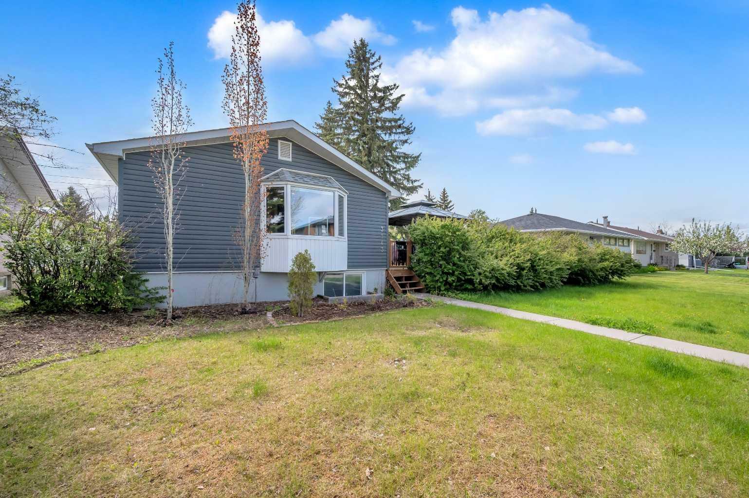 Property Photo: 3143 45 Street SW AB T3E 3T7