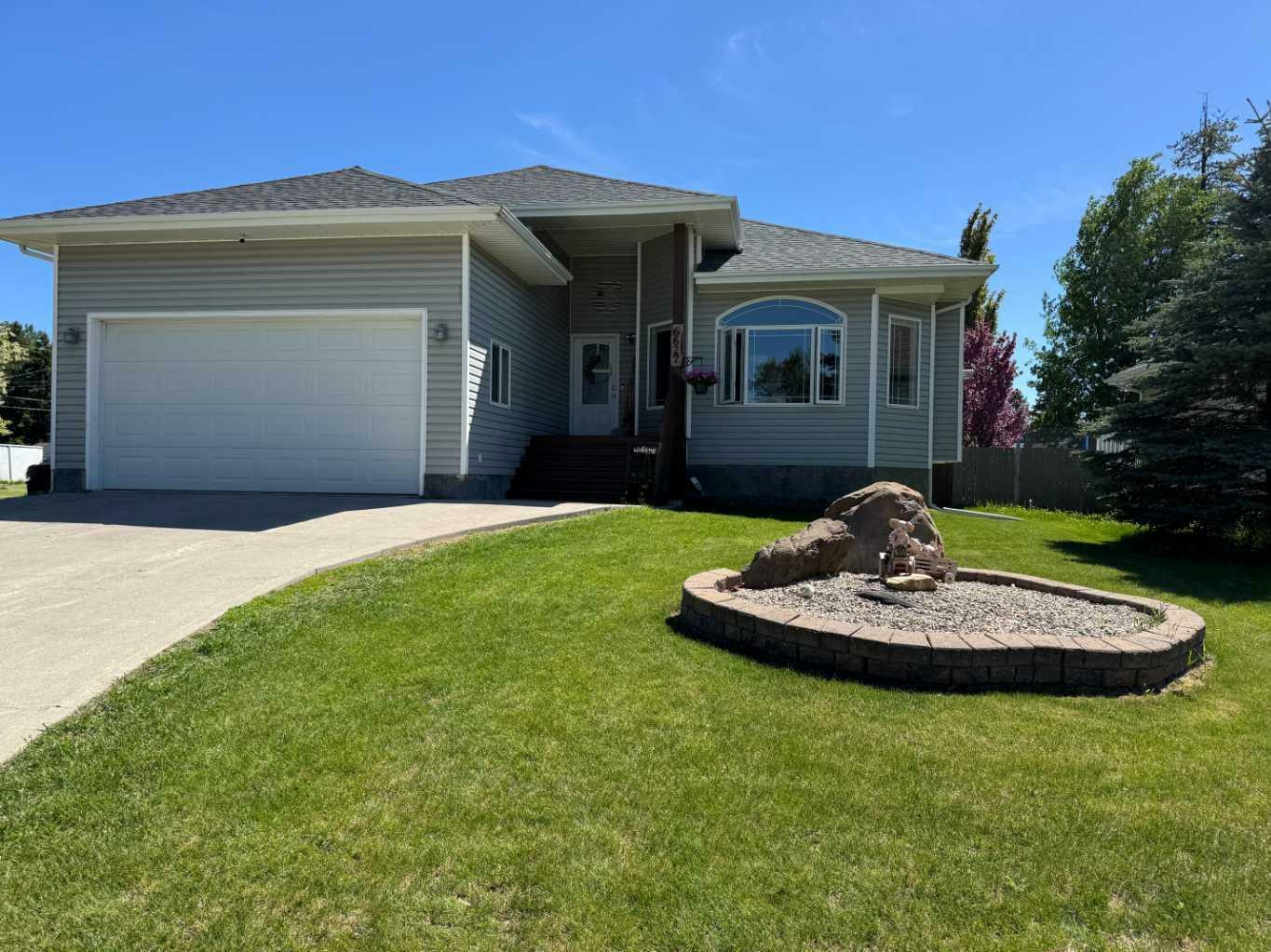 Property Photo: 6627 5A Avenue AB T7E 1Z3