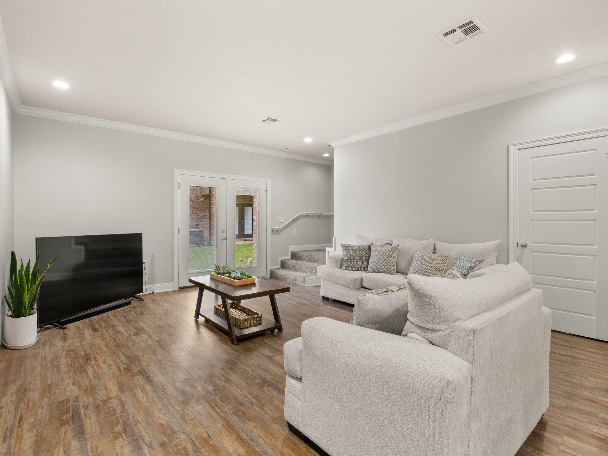 Property Photo: 1944 Schovall Cir LA 70634