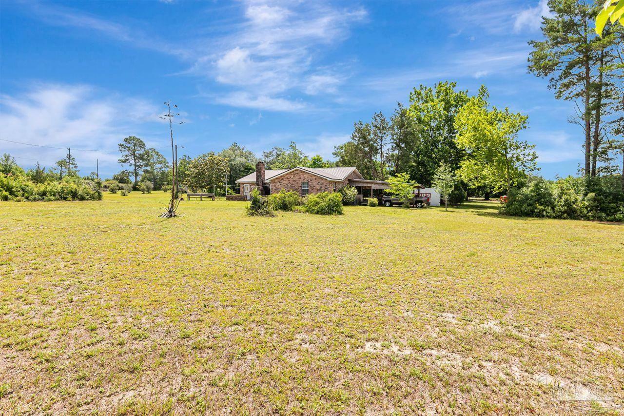 Property Photo: 10449 Bernice Rd FL 32583