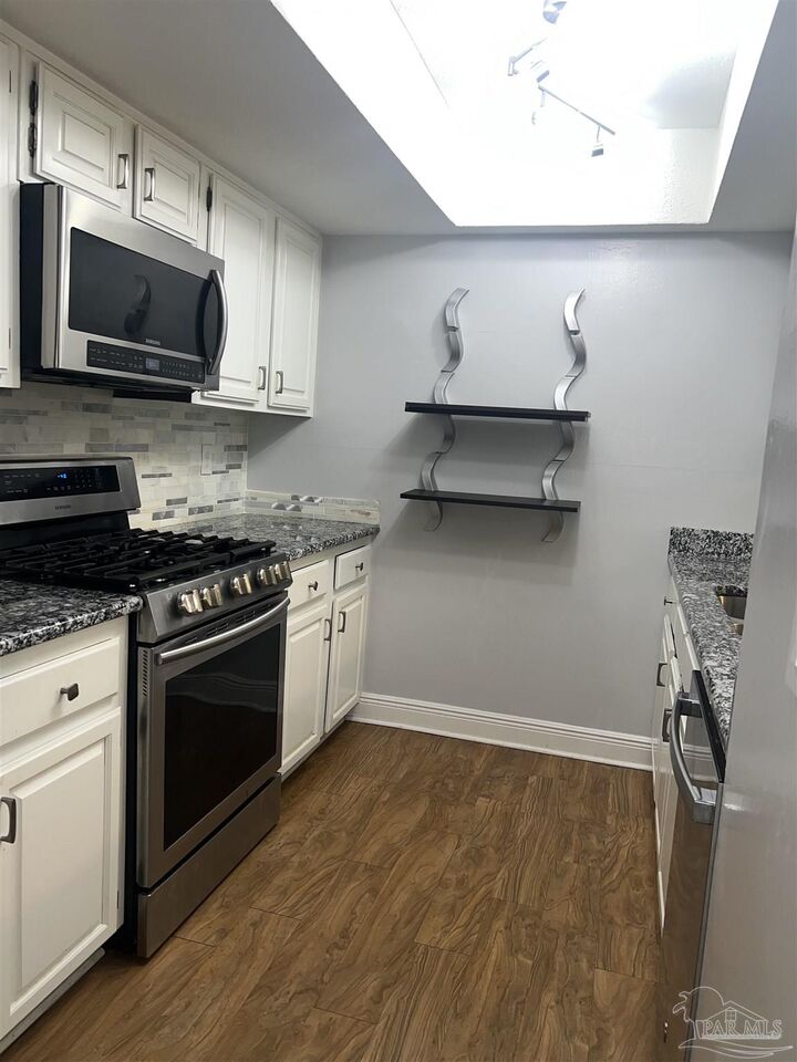 Property Photo:  6477 Tippin Ave  FL 32504 