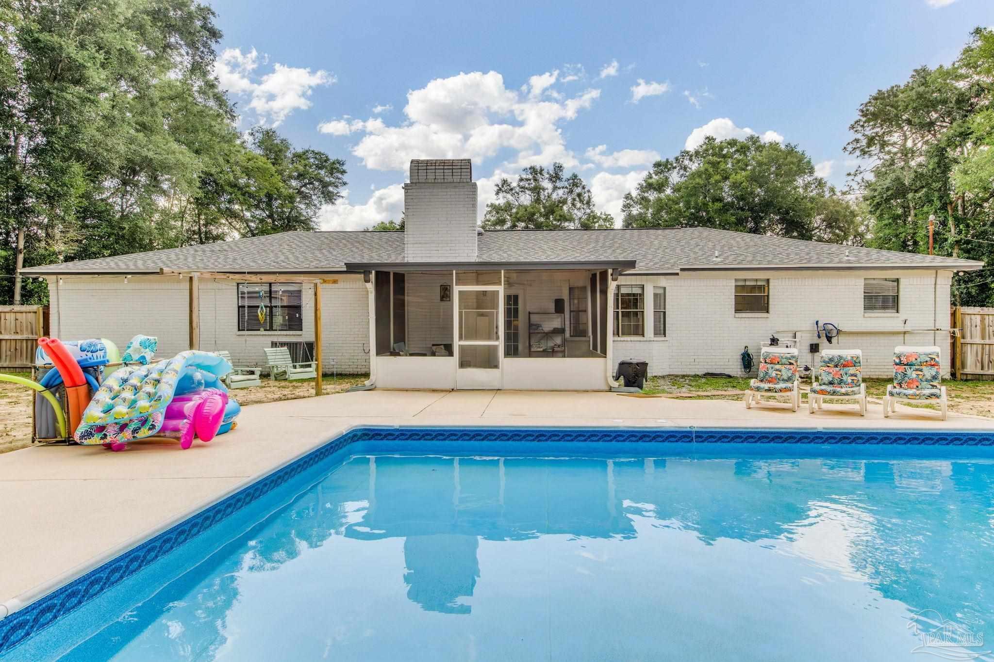 Property Photo: 5945 Pamela Dr FL 32570