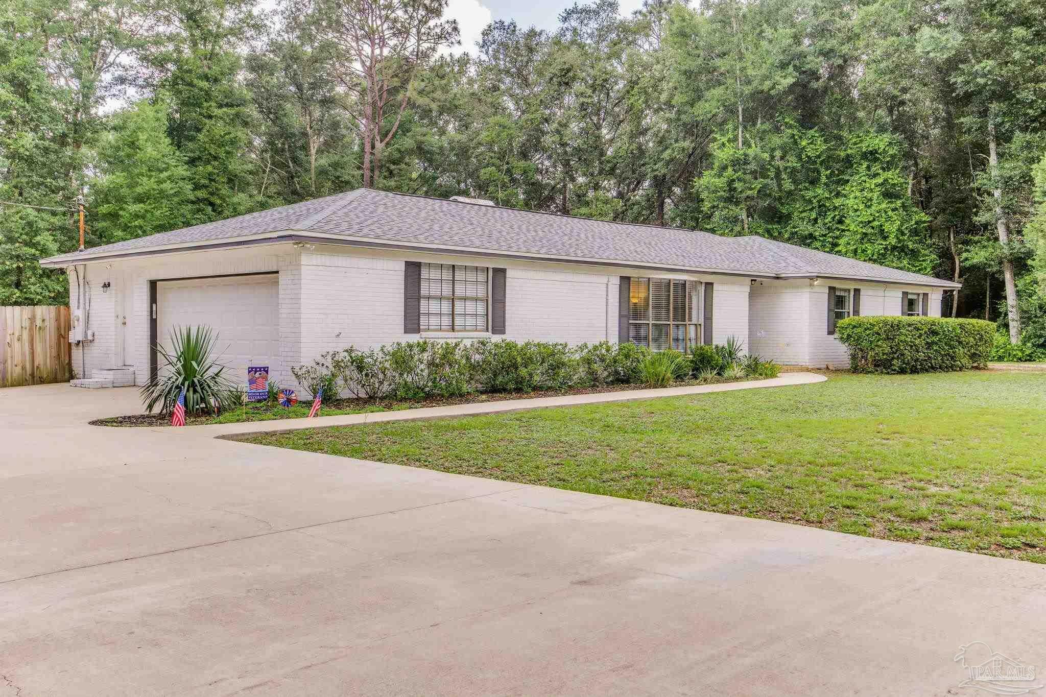 Property Photo: 5945 Pamela Dr FL 32570