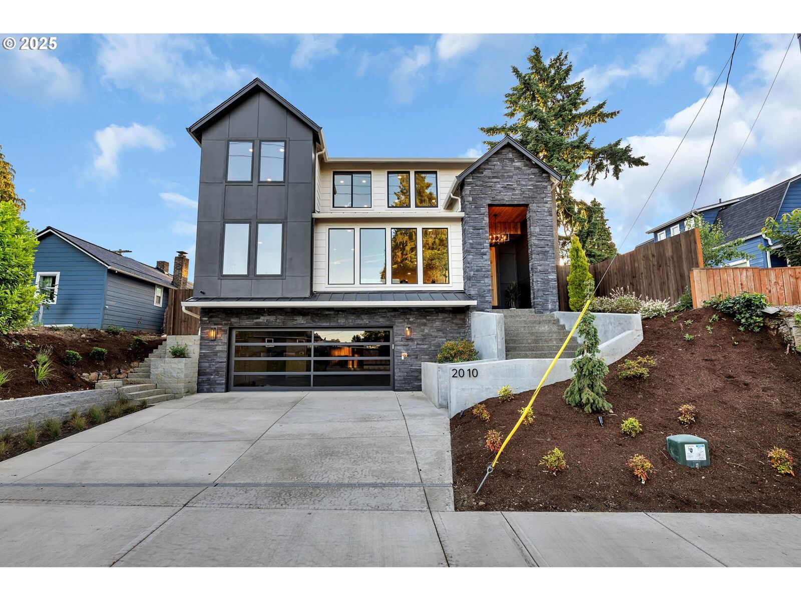 Property Photo:  2010 Lincoln Ave  WA 98660 