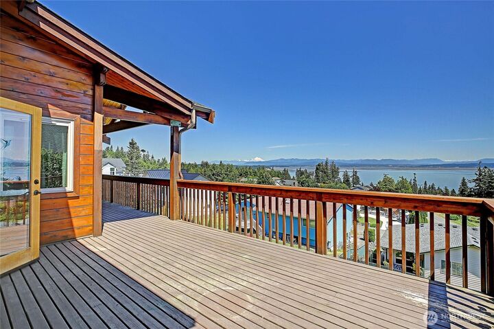 Property Photo:  1051  Lightning Way  WA 98282 