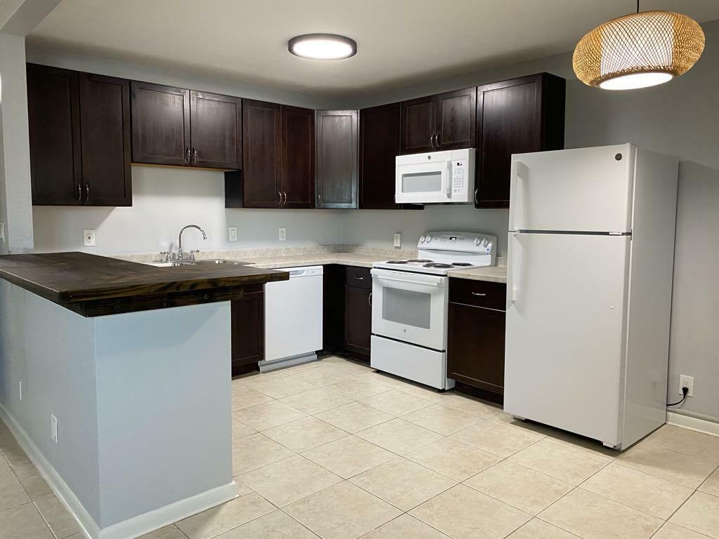 Property Photo:  810 Lake Shore Drive 17  FL 33403 