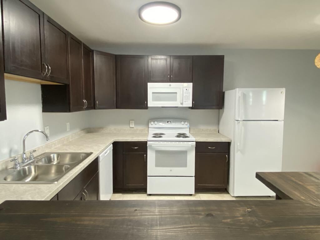 Property Photo:  810 Lake Shore Drive 17  FL 33403 