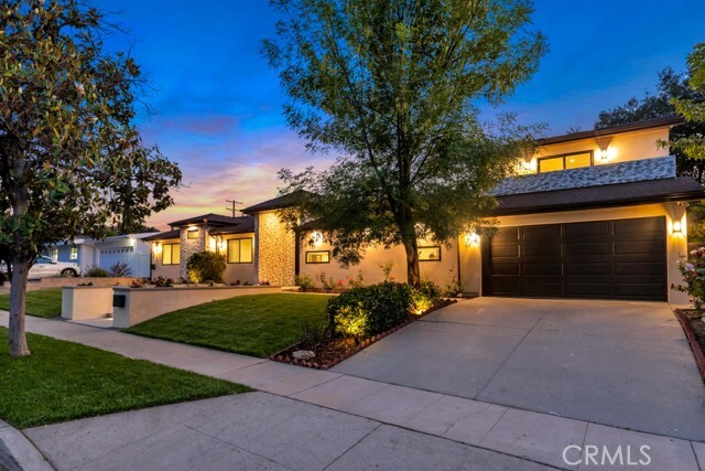 Property Photo: 4801 Abbeyville Avenue CA 91364