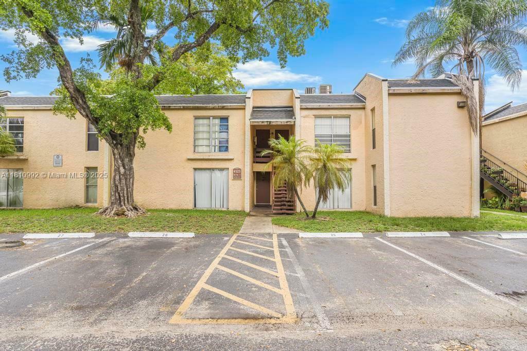 Property Photo: 4525 Treehouse Ln B FL 33319
