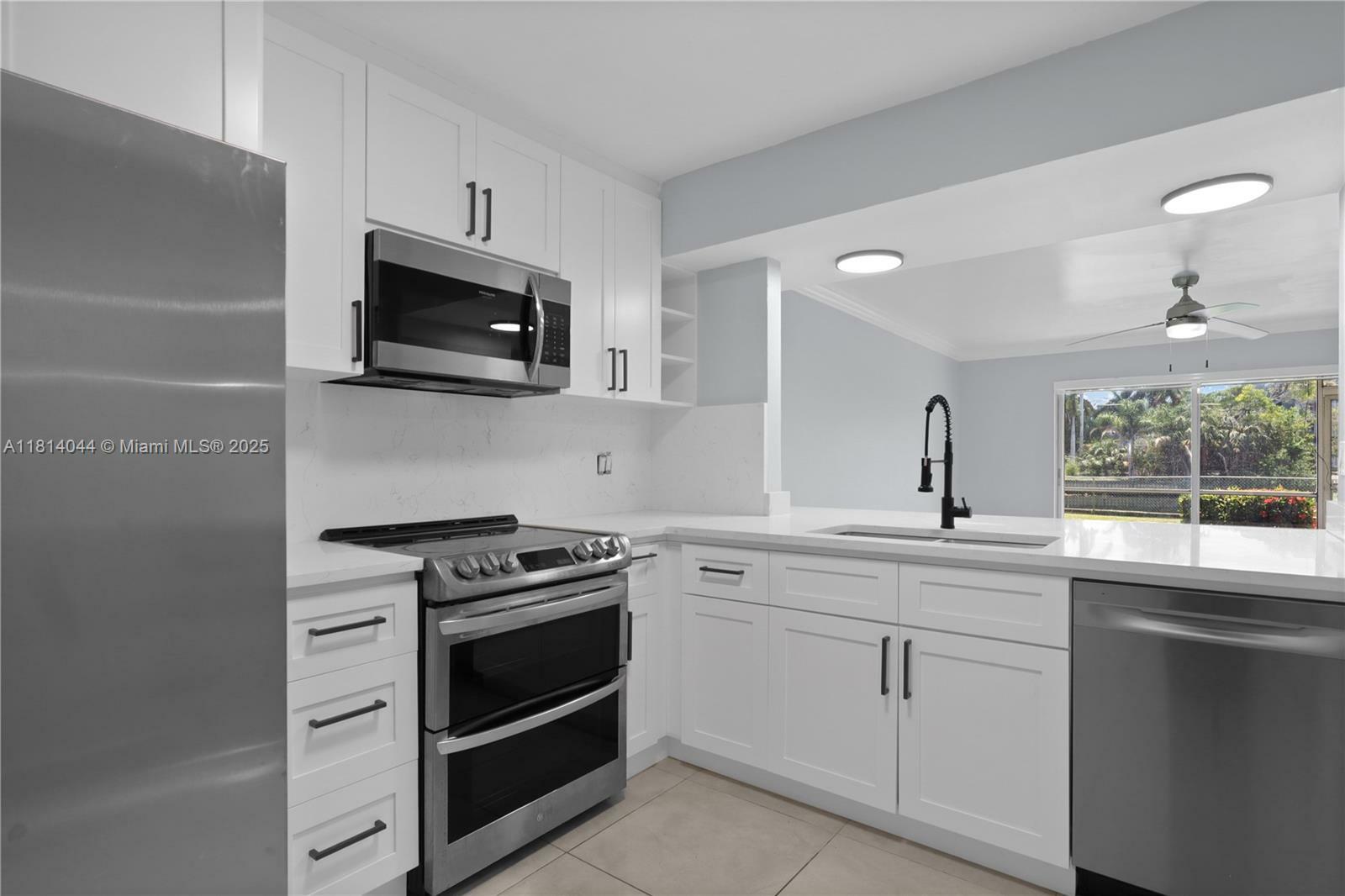 Property Photo:  4100 N 58th Ave 106  FL 33021 
