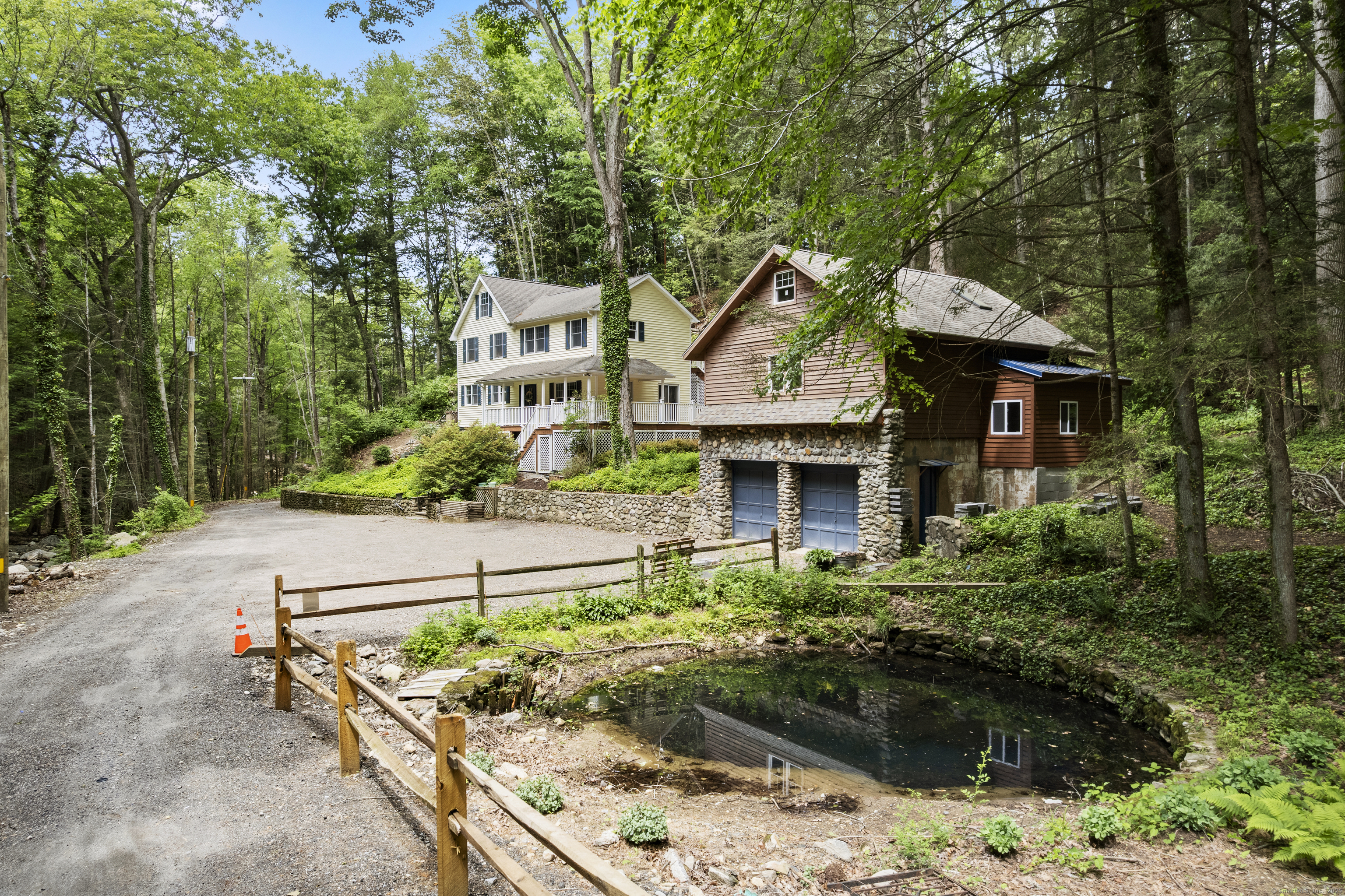 Property Photo: 18 Brookside Trail CT 06468