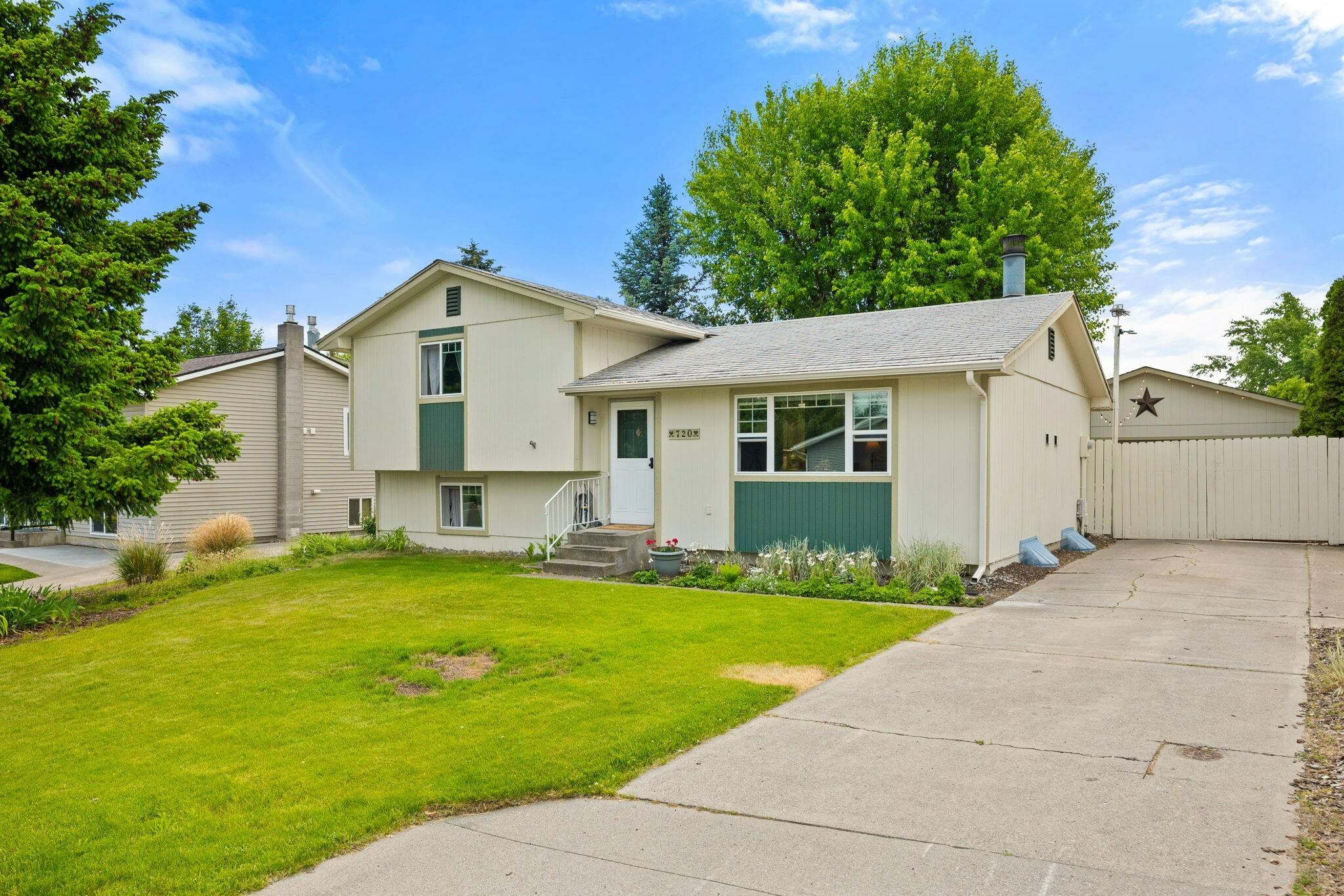 Property Photo: 720 E Sumter Way WA 99208