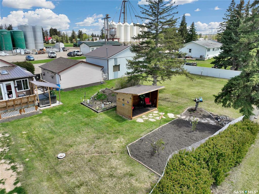 Property Photo: 124 South Railway Avenue SK S0G 0C0