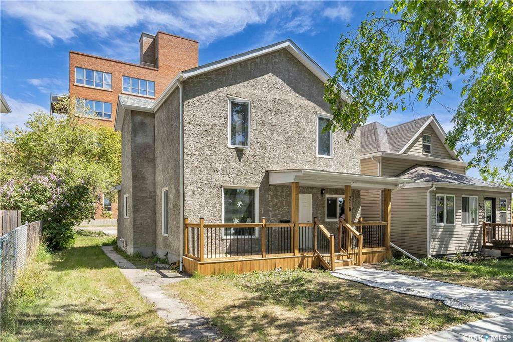 Property Photo: 210 E Avenue N SK S7L 1R7