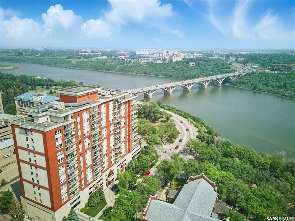 Property Photo:  902 Spadina Crescent E 1006  SK S7K 0G8 