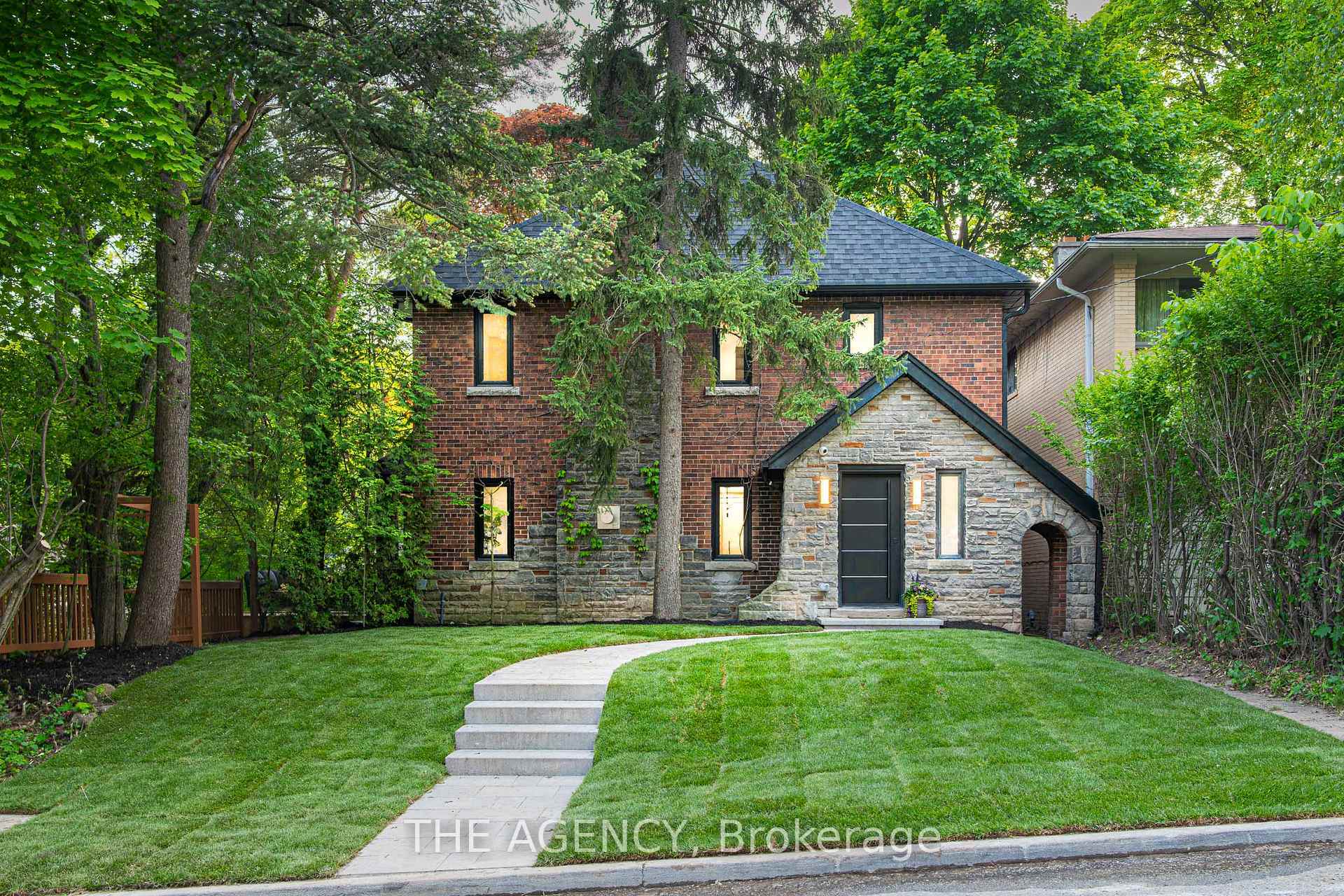 16 Duncannon Drive  Toronto ON M5P 2M1 photo