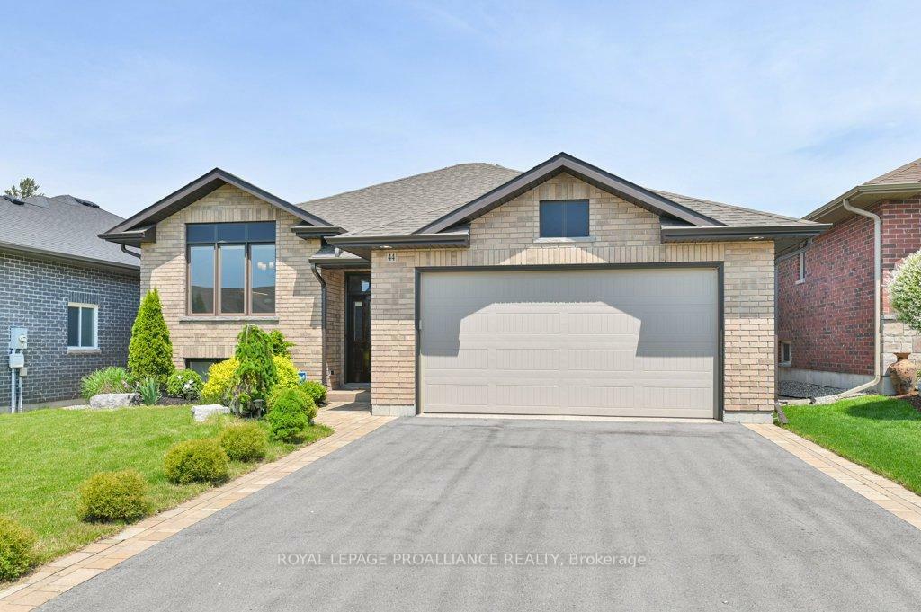 Photo de la propriété:  44 Liberty Crescent  ON K8V 0B7 