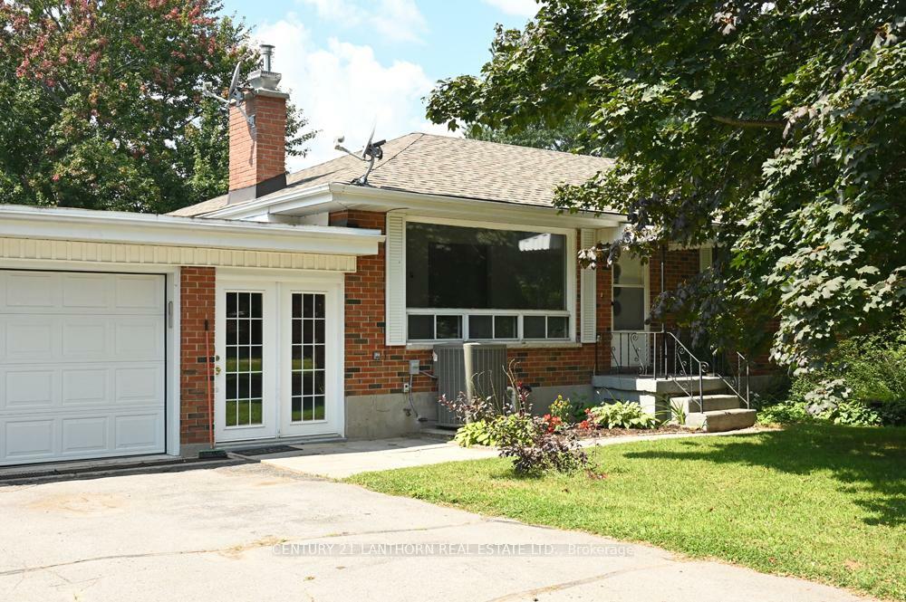 Photo de la propriété:  151 Avonlough Road W  ON K8N 4Z2 