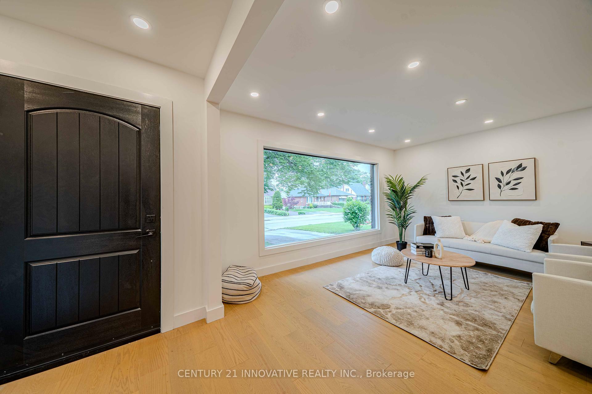Photo de la propriété:  94 Lynvalley Crescent  ON M1R 2V4 