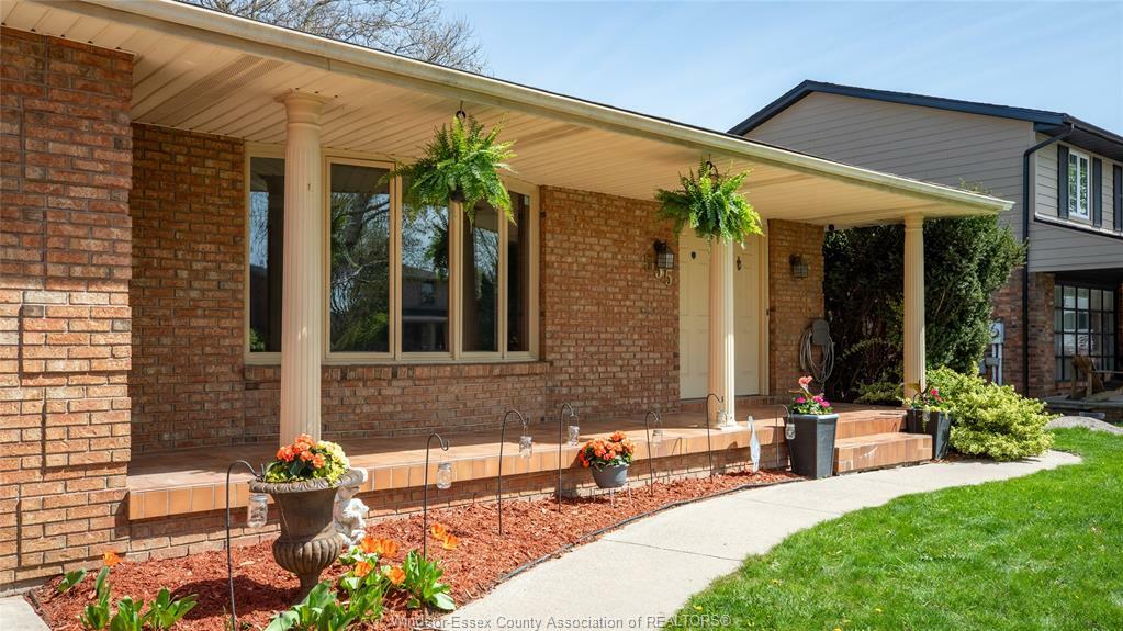 Property Photo: 555 Collier Crescent ON N8N 3J4