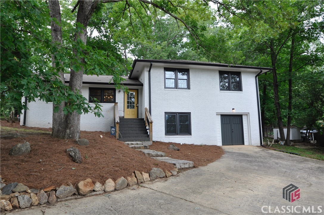 Property Photo: 225 Sherwood Drive GA 30606