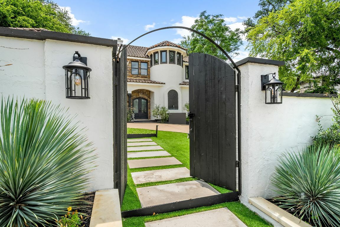 Property Photo: 2621 Exposition Boulevard TX 78703