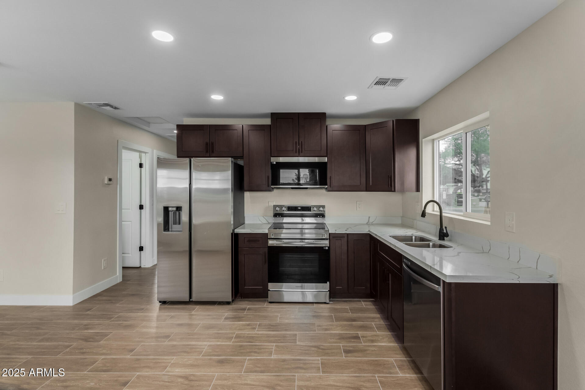 Property Photo: 1009 S 17th Avenue AZ 85007
