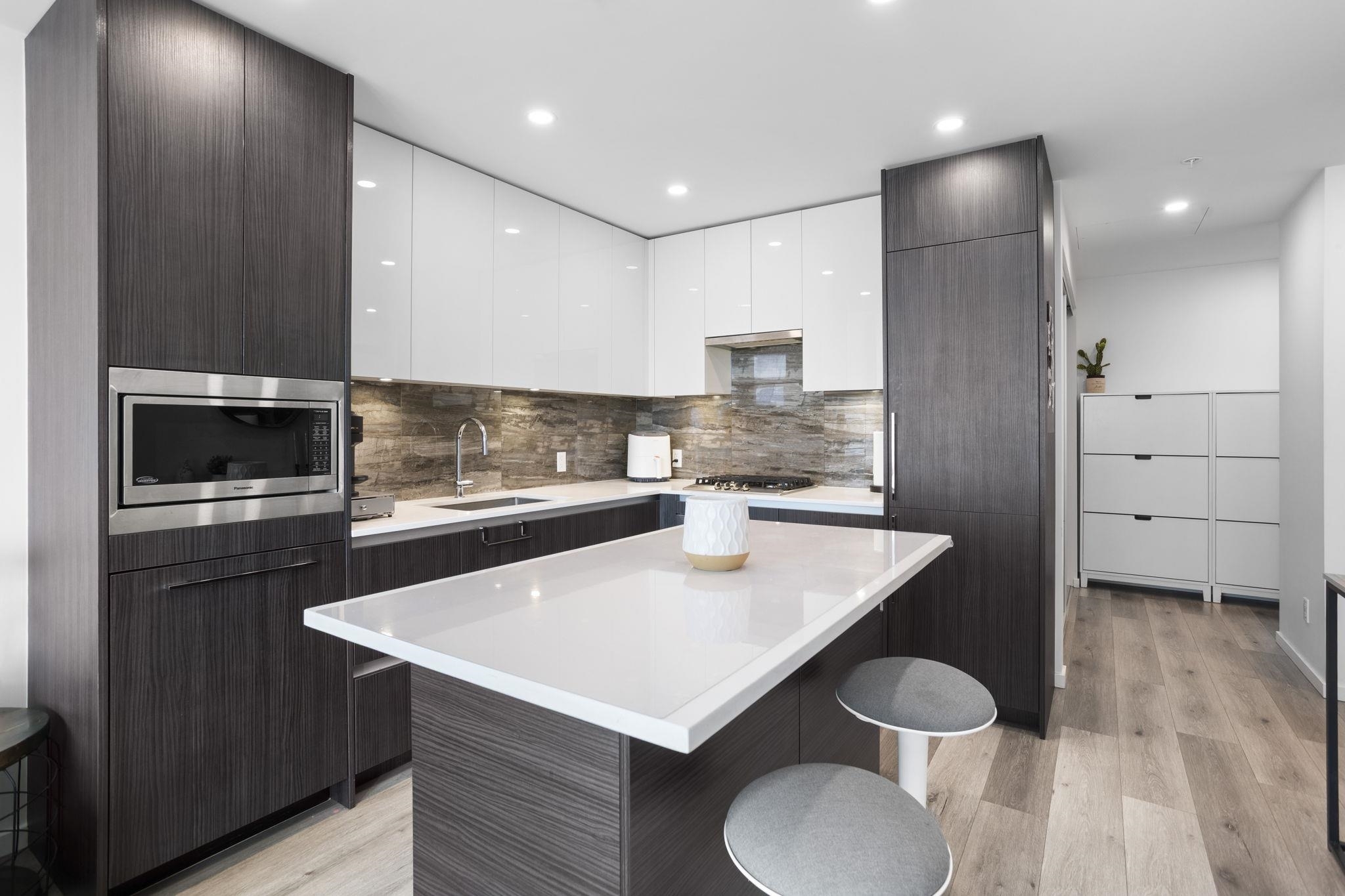 Property Photo: 1888 Gilmore Avenue 2209 BC V5C 0L2