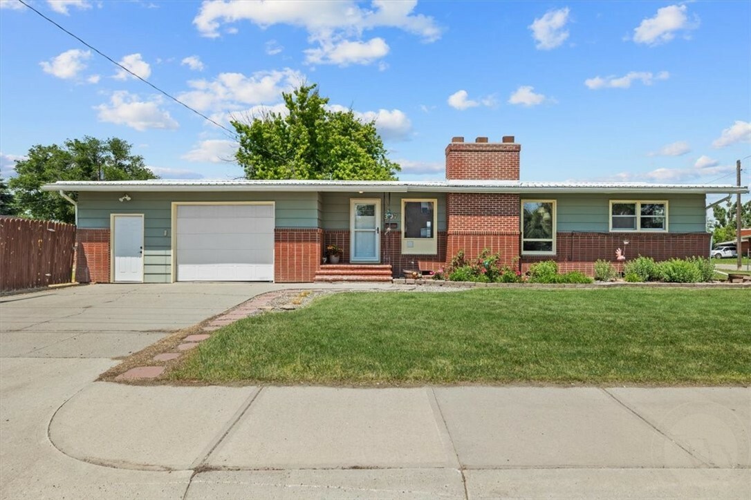 307 W 8th St  Hardin MT 59034 photo