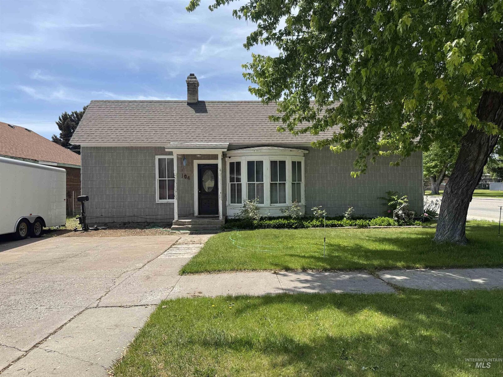 Property Photo:  104 E B Street  ID 83352 