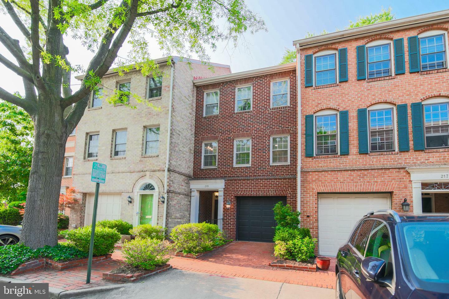 Property Photo:  219 Princess Street  VA 22314 