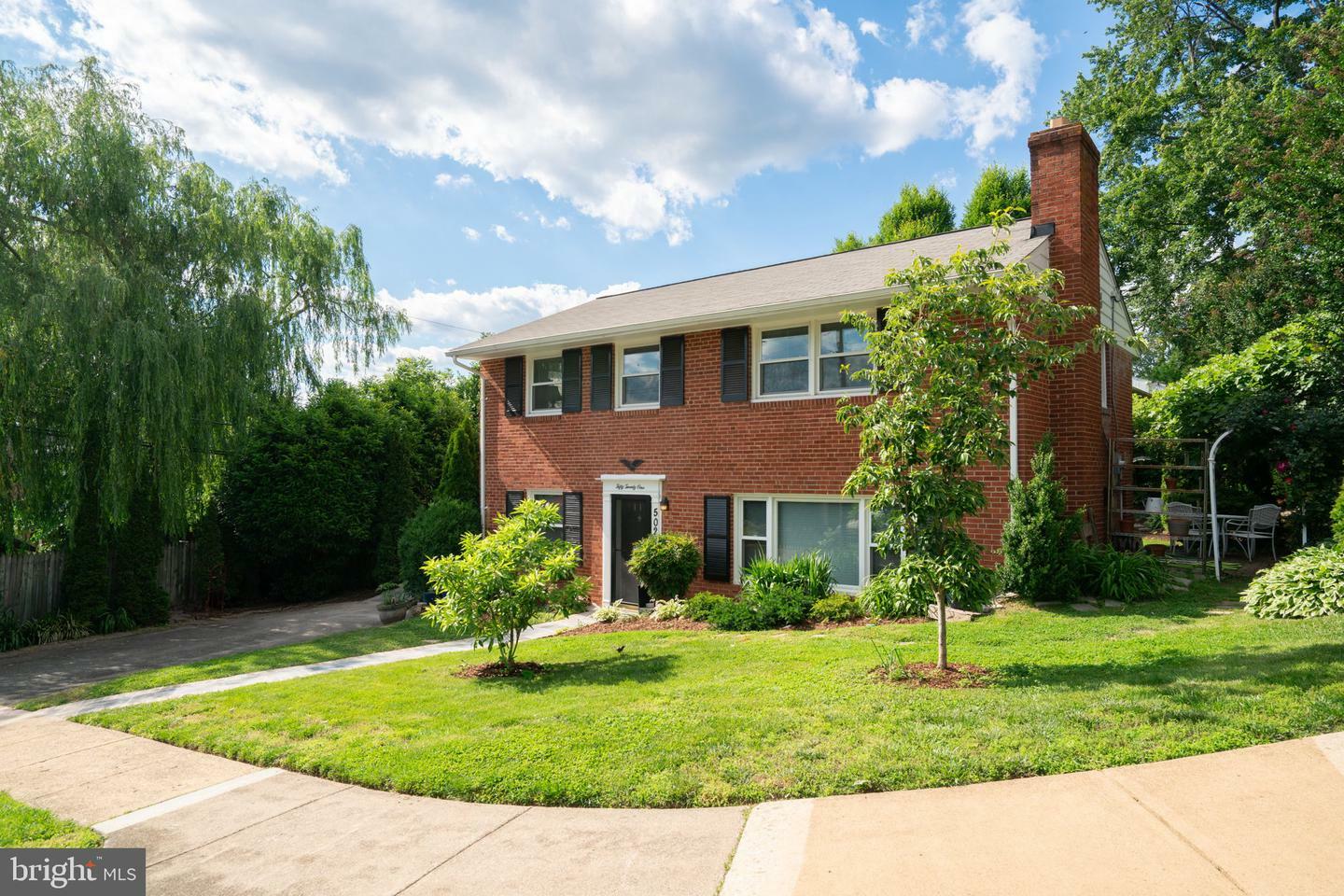 Property Photo: 5021 23rd Road N VA 22207