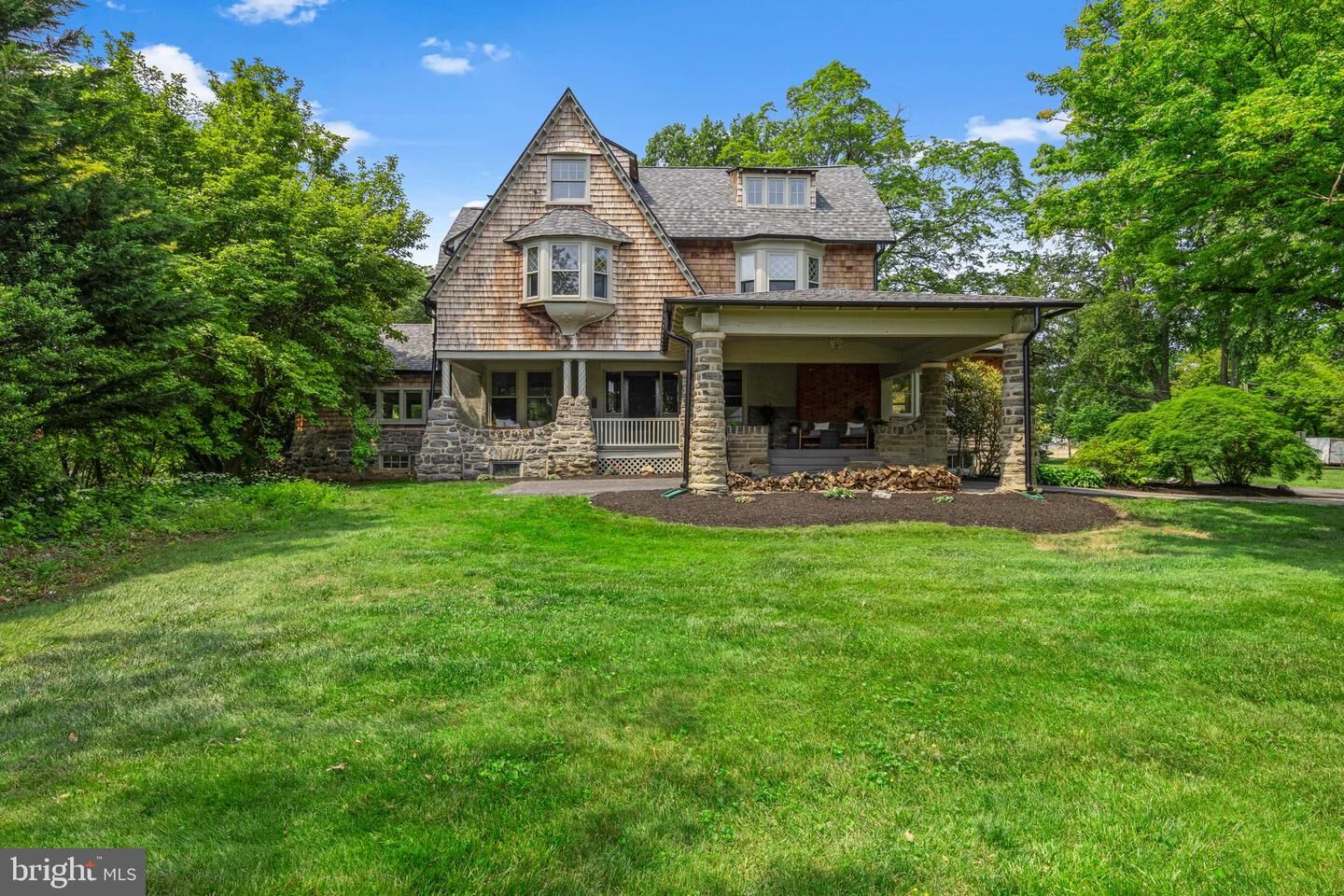Property Photo:  234 E Beechtree Lane  PA 19087 