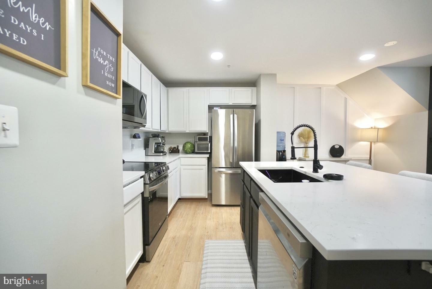 Property Photo: 5045 Anchorstone Drive 5045 VA 22192