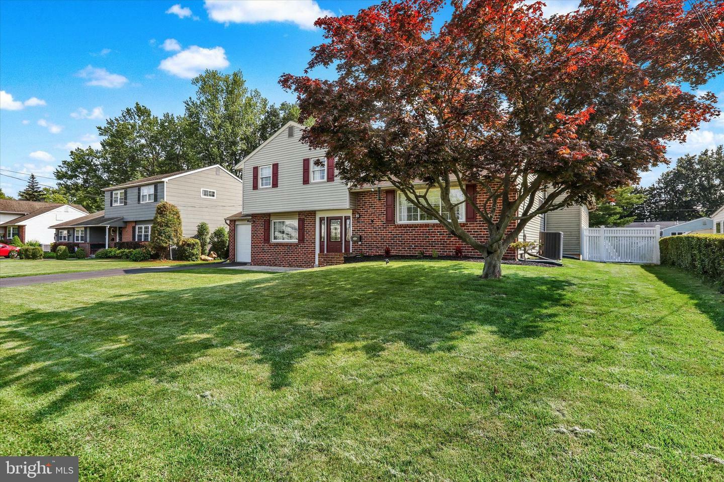 Property Photo: 869 Primrose Drive PA 18974