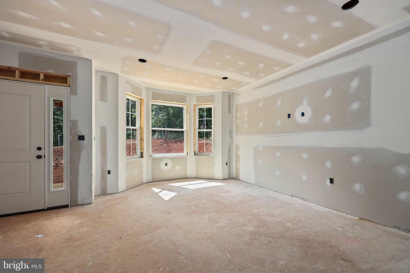 Property Photo: 5393 Merry Oaks VA 20198