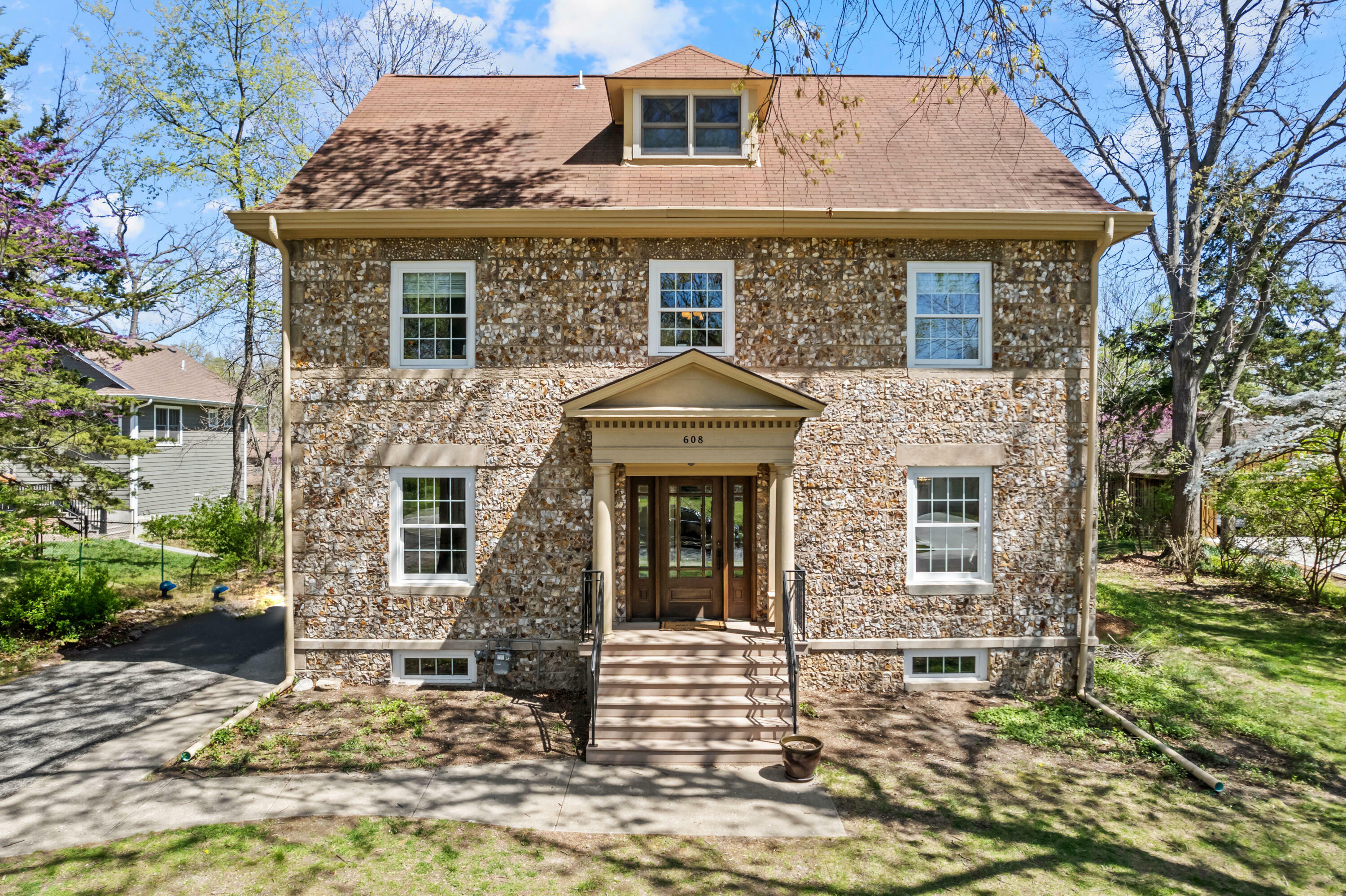 Property Photo: 608 Westmount Ave MO 65203