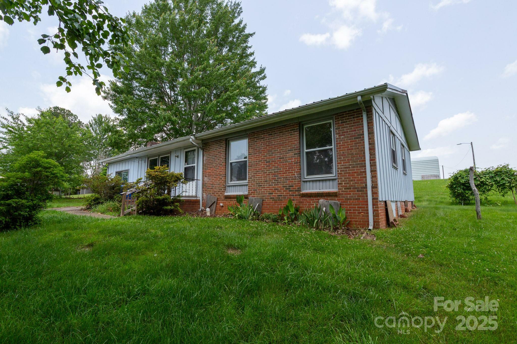 Property Photo: 14 Kirby Place NC 28806