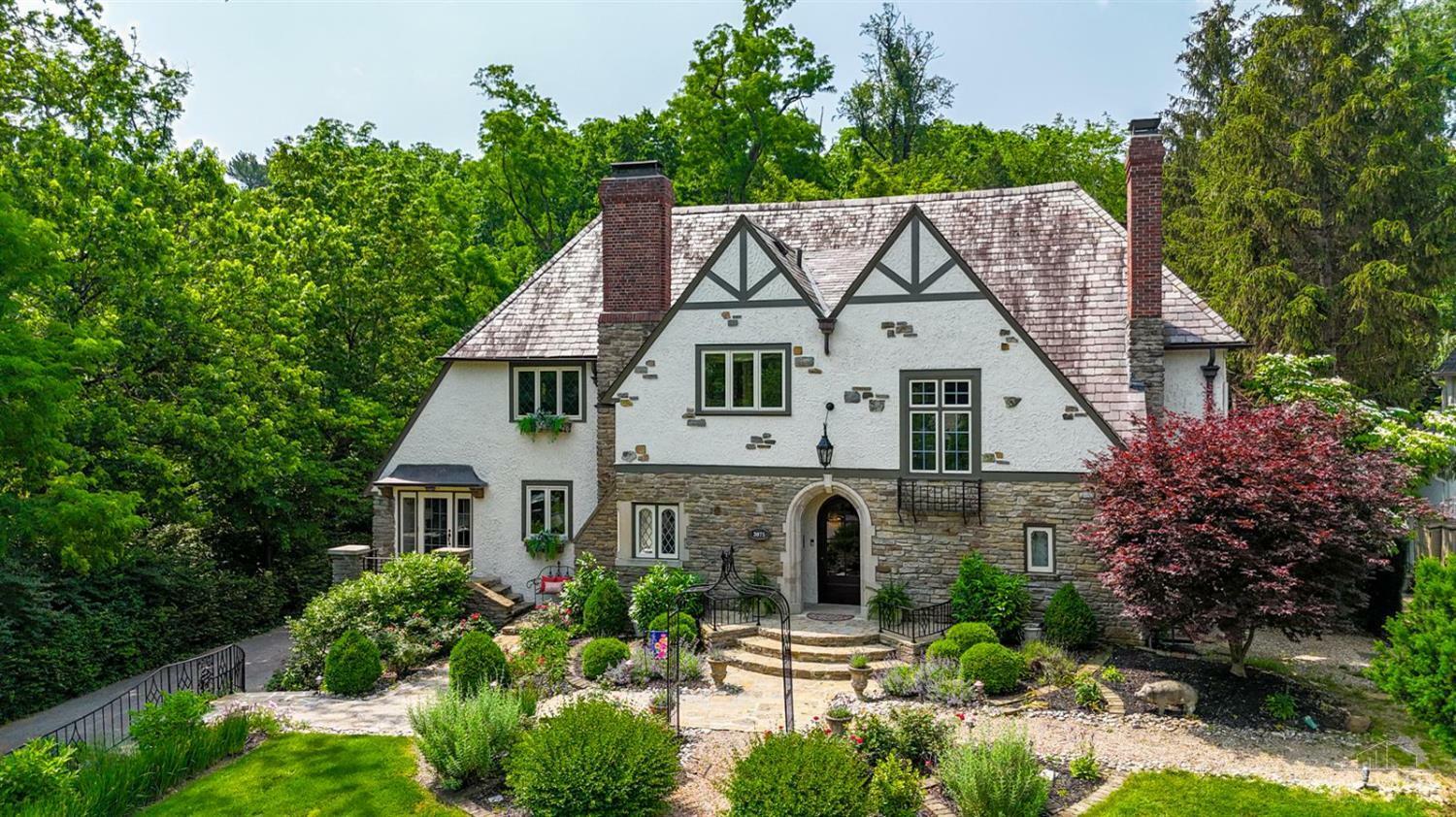 Property Photo: 3075 Victoria Avenue OH 45208