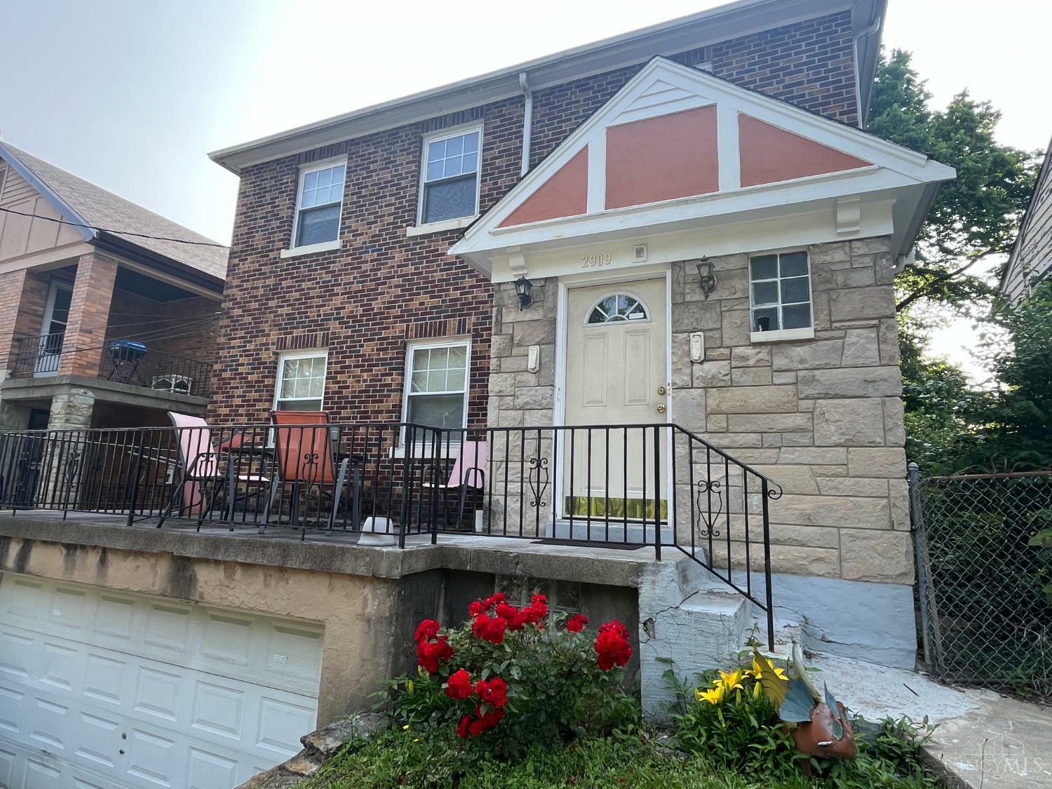 Property Photo: 2909 Cavanaugh Avenue OH 45211