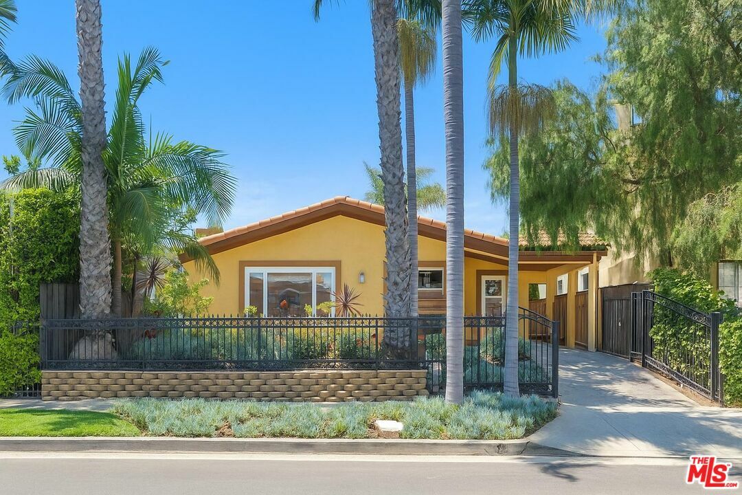 Property Photo: 1659 Ellsmere Ave CA 90019