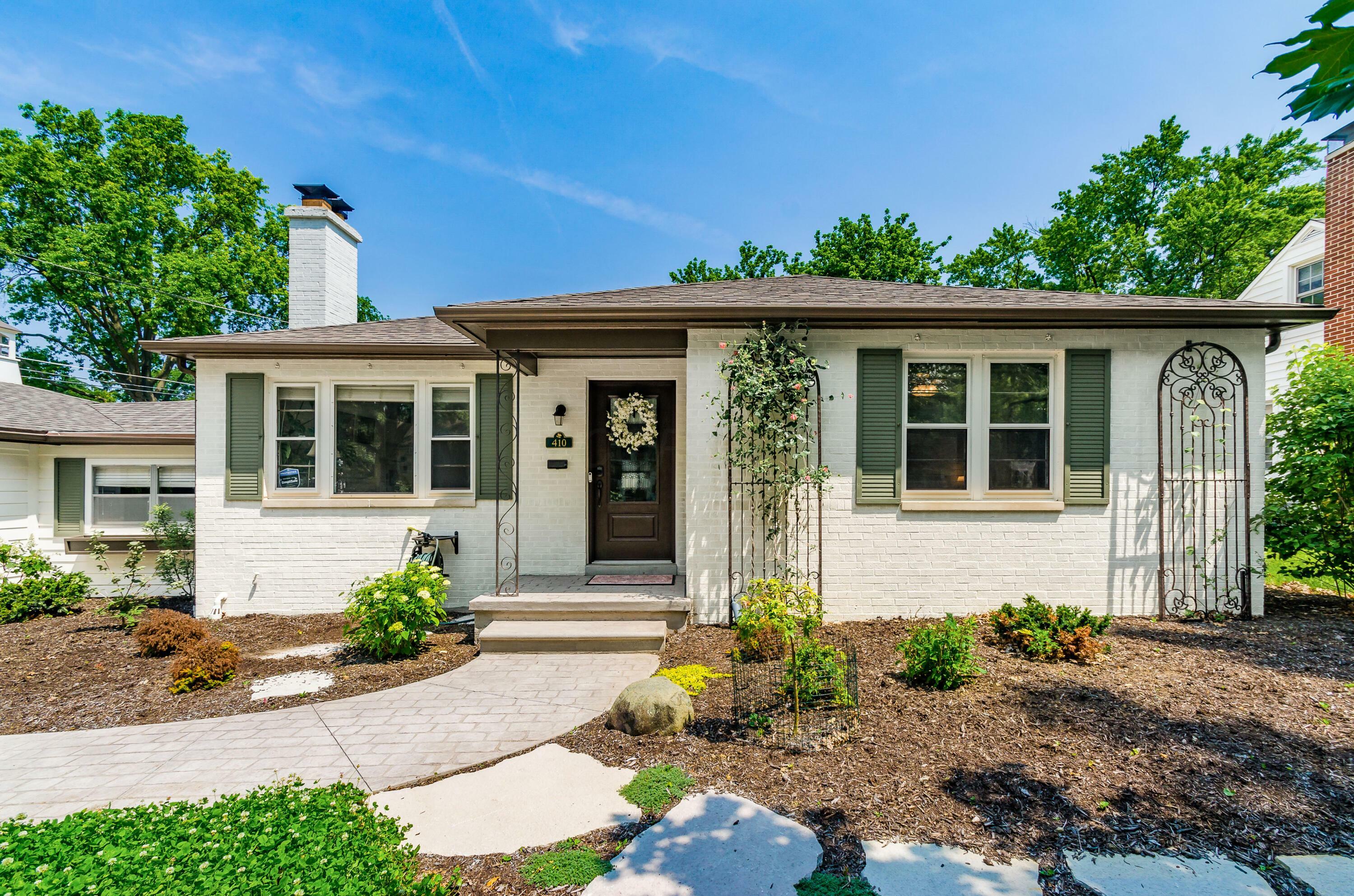 Property Photo: 410 Acton Road OH 43214