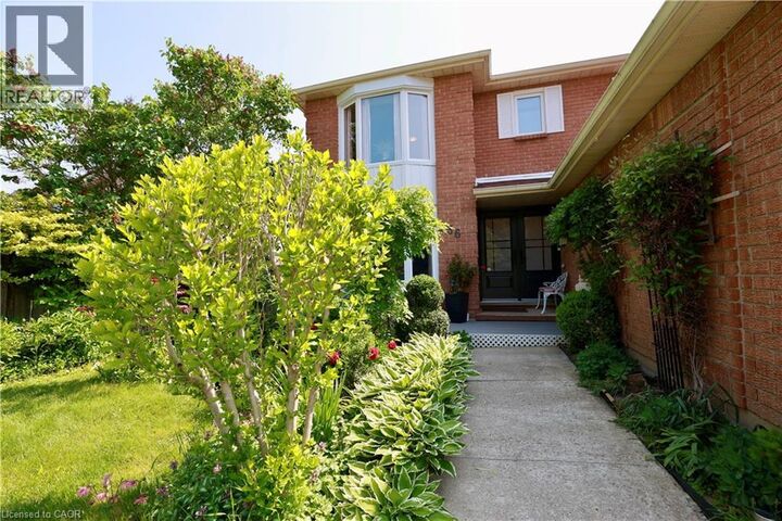 Photo de la propriété: 236 Westvale Drive ON N2T 1Y1