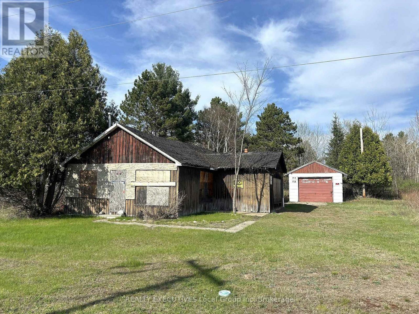 Property Photo:  18 Pinewood Park Drive  ON P1B 8Z4 