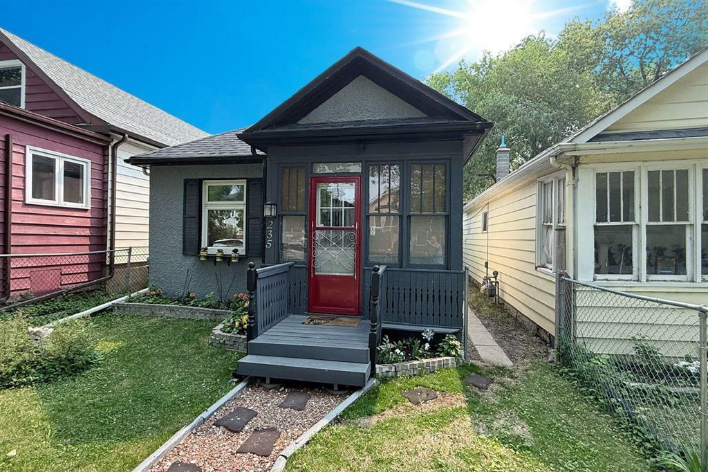 235 Roseberry Street  Winnipeg MB R3J 1T3 photo