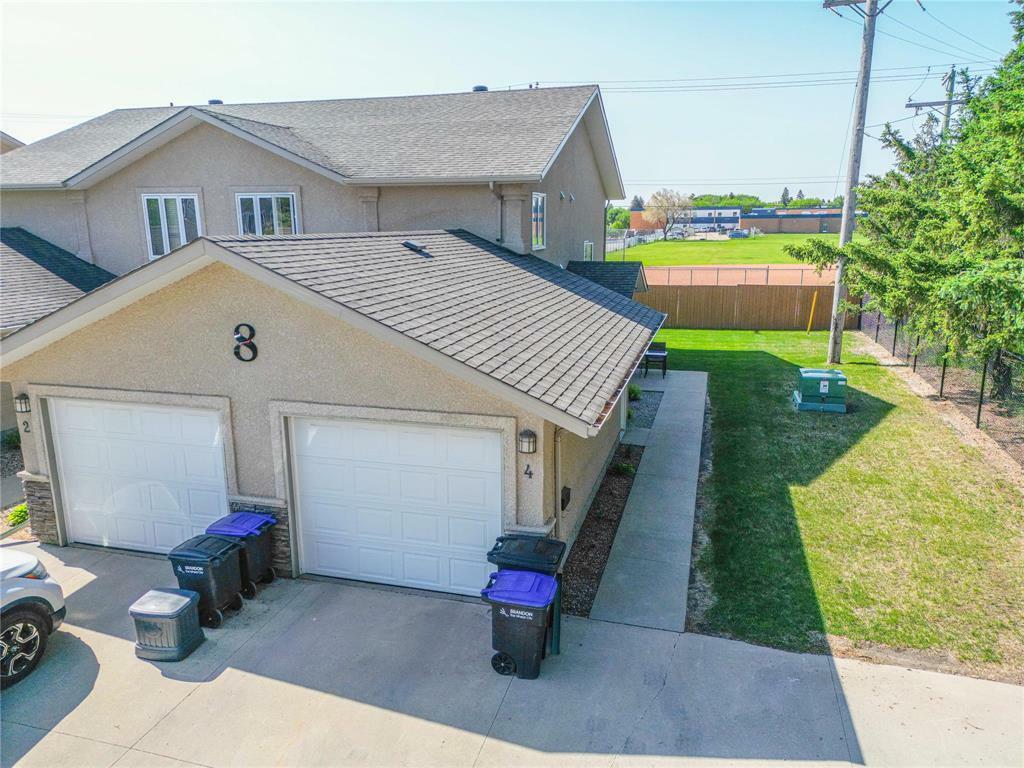 8 Sprucewoods Place  Brandon MB R7B 0N5 photo