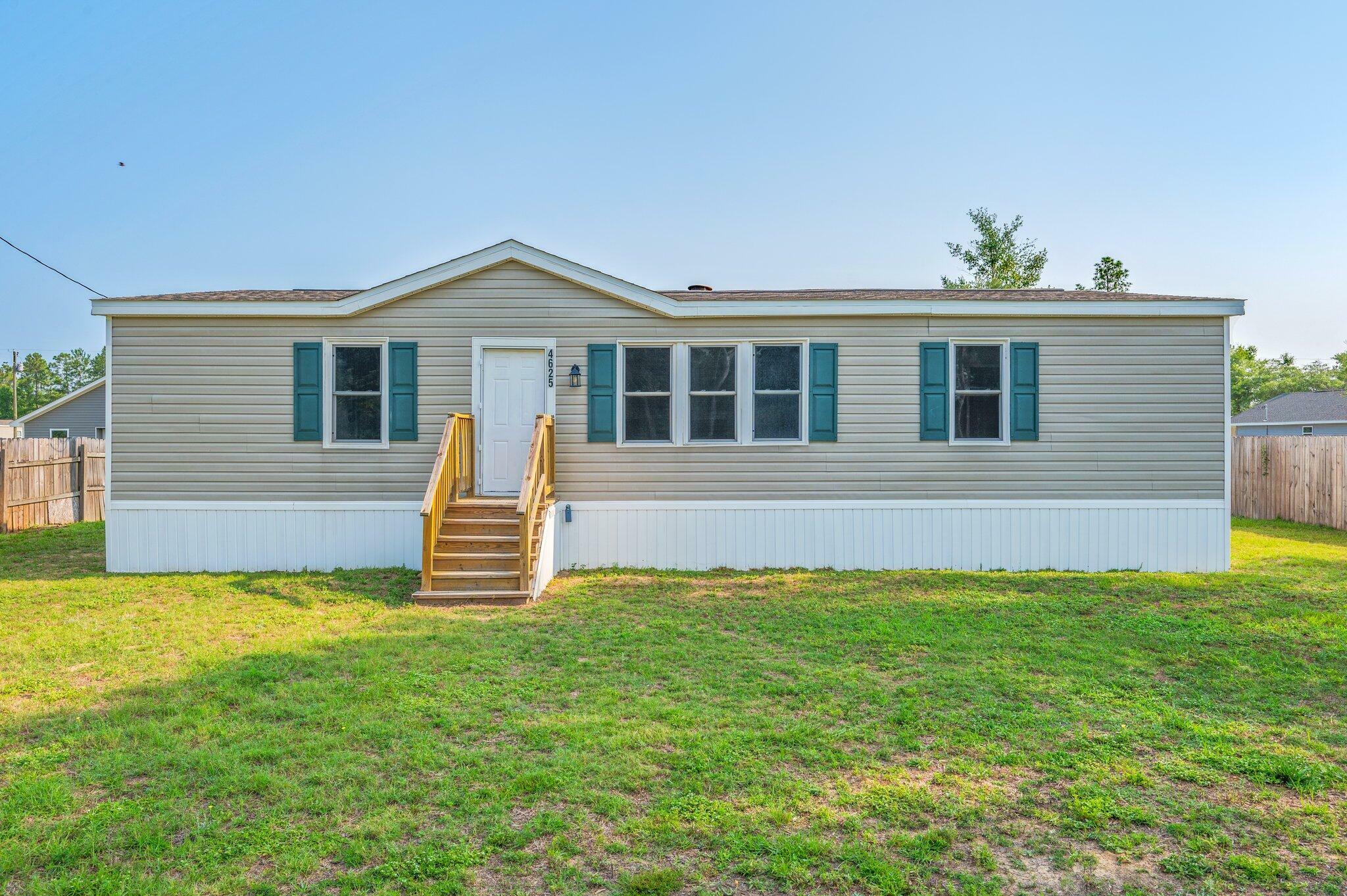 Property Photo: 4625 Canary Way FL 32539