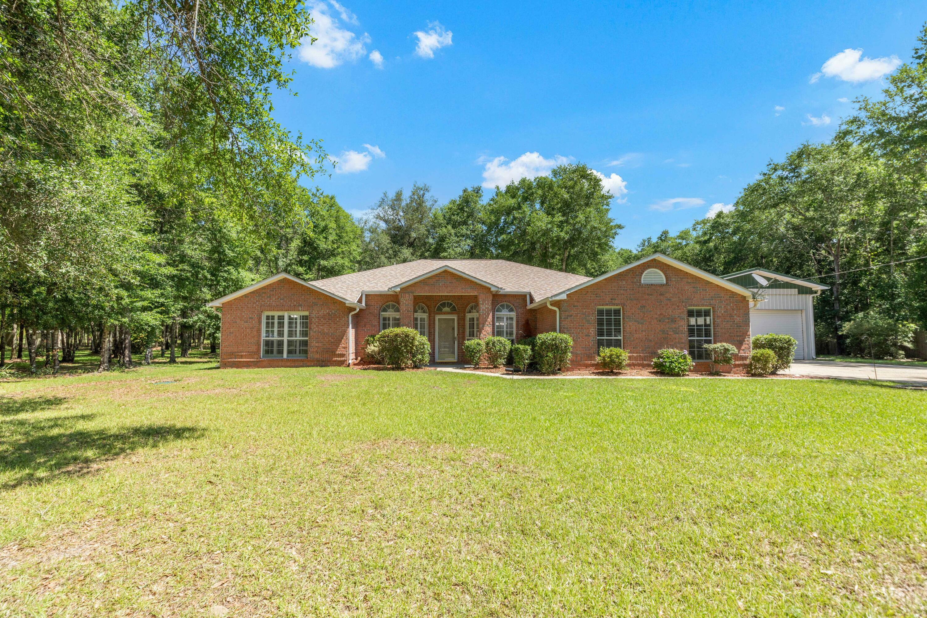 Property Photo: 1184 Blackberry Circle FL 32531