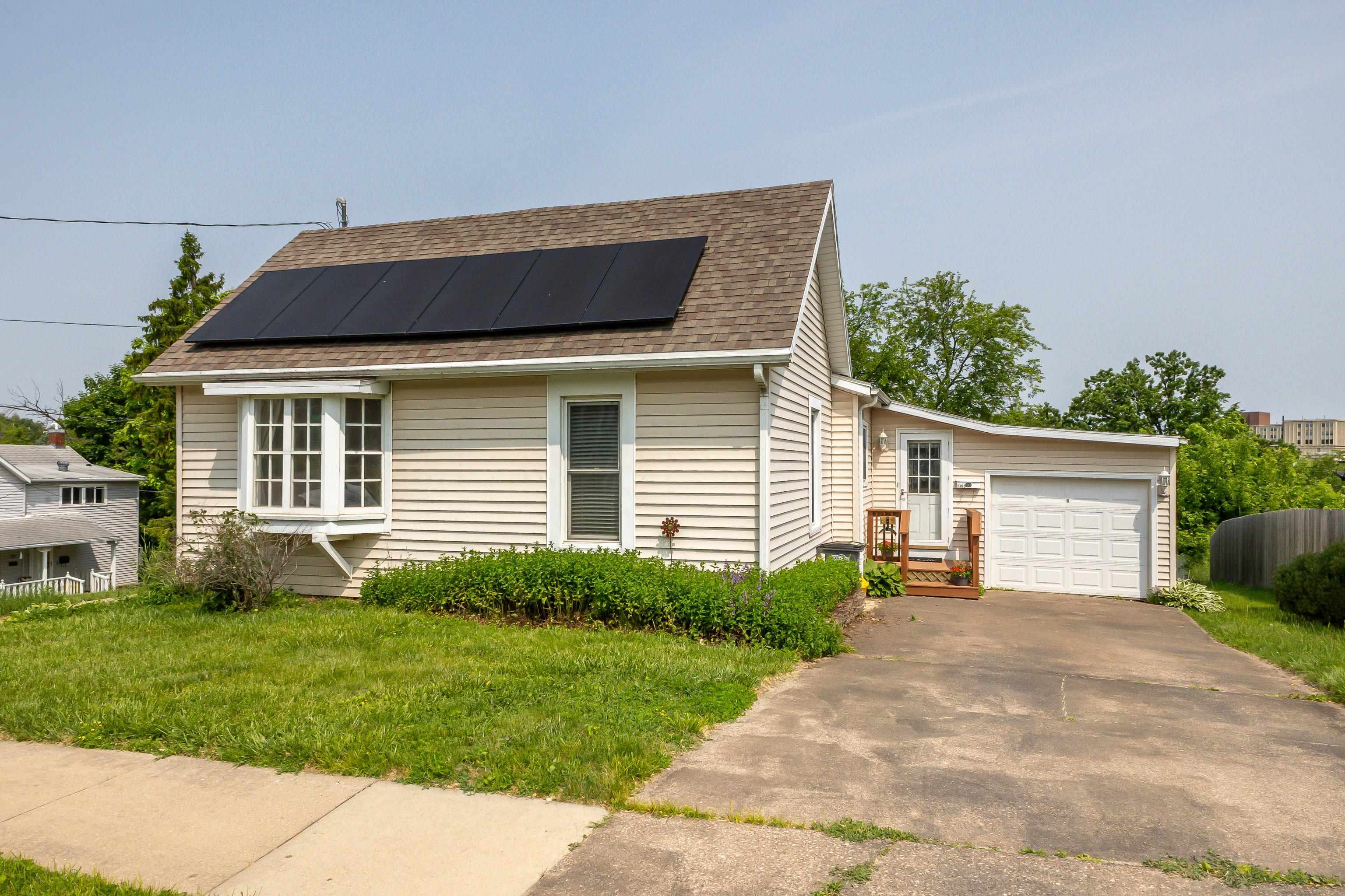 Property Photo: 1165 Oak Street IA 52003